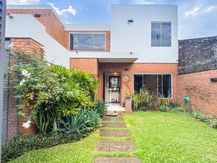 Casa con piscina y quincho en zona CIT, Luque
