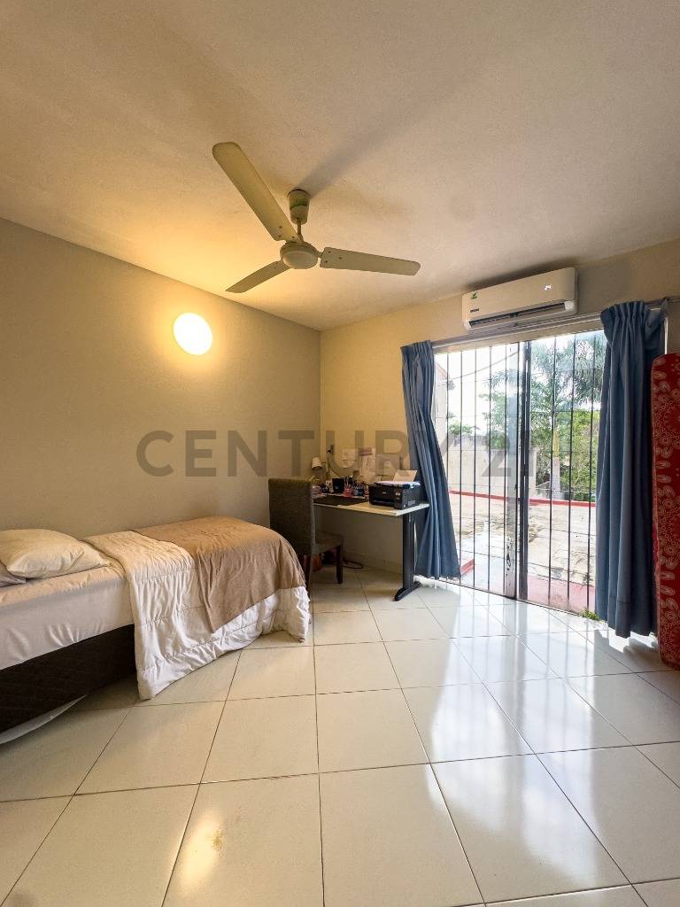 Dormitorio con salida al patio